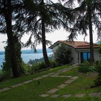 Вилла у озера в Италии, Гарда, 700 кв.м.