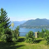 Villa in the mountains, by the lake in Italy, Tronzano Lago Maggiore, 450 sq.m.