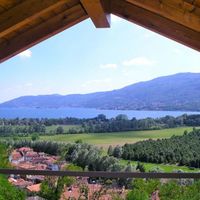 Villa by the lake in Italy, Tronzano Lago Maggiore, 250 sq.m.