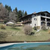 Villa in the mountains, by the lake in Italy, Como, 1000 sq.m.