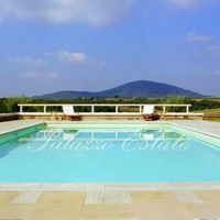 Villa in the village in Italy, Grosseto, 600 sq.m.