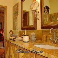 Villa in the village in Italy, Siena, 558 sq.m.