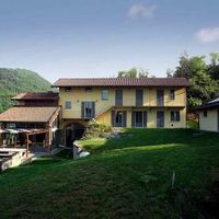 Дом у озера в Италии, Тронцано-Лаго-Маджоре, 480 кв.м.
