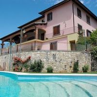 House in the suburbs in Italy, Perugia, 762 sq.m.