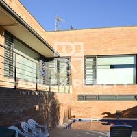 Villa in Spain, Catalunya, Barcelona, 323 sq.m.