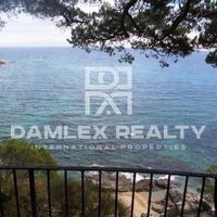 Дом в Испании, Каталония, Жирона, 1000 кв.м.