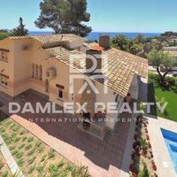 Villa in Spain, Catalunya, Girona, 340 sq.m.