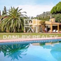 Дом в Испании, Каталония, Жирона, 400 кв.м.