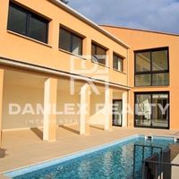 Вилла в Испании, Каталония, Жирона, 350 кв.м.