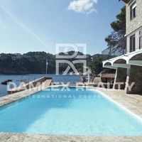 Villa in Spain, Catalunya, Girona, 900 sq.m.