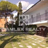 Villa in Spain, Catalunya, Girona, 900 sq.m.