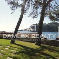 Villa in Spain, Catalunya, Girona, 900 sq.m.