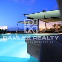 Villa in Spain, Catalunya, Girona, 809 sq.m.