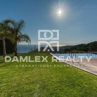 Villa in Spain, Catalunya, Girona, 320 sq.m.