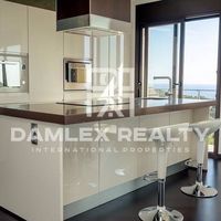 Villa in Spain, Catalunya, Girona, 320 sq.m.