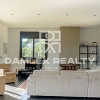 Villa in Spain, Catalunya, Girona, 320 sq.m.