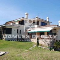 Villa in Spain, Catalunya, Girona, 490 sq.m.