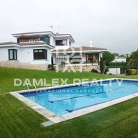 Villa in Spain, Catalunya, Girona, 490 sq.m.