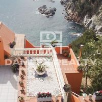 Villa in Spain, Catalunya, Girona, 320 sq.m.