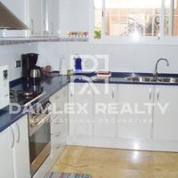 Villa in Spain, Catalunya, Girona, 320 sq.m.