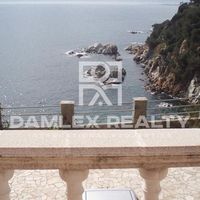 Villa in Spain, Catalunya, Girona, 320 sq.m.