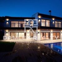 Villa in Spain, Catalunya, Girona, 610 sq.m.