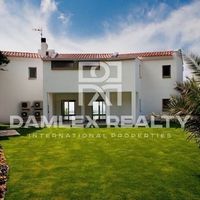 Villa in Spain, Catalunya, Girona, 610 sq.m.