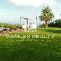 Villa in Spain, Catalunya, Girona, 610 sq.m.