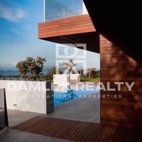 Villa in Spain, Catalunya, Girona, 610 sq.m.