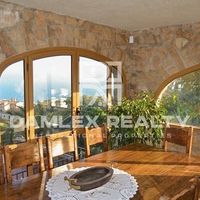 Villa in Spain, Catalunya, Girona, 607 sq.m.