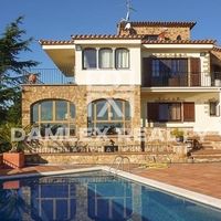 Villa in Spain, Catalunya, Girona, 607 sq.m.