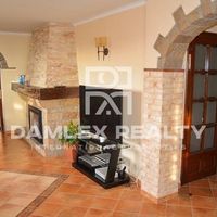 Villa in Spain, Catalunya, Girona, 607 sq.m.