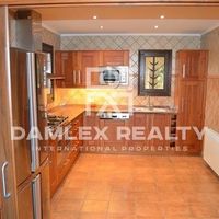 Villa in Spain, Catalunya, Girona, 607 sq.m.