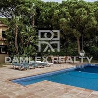 Villa in Spain, Catalunya, Girona, 550 sq.m.