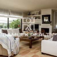Villa in Spain, Catalunya, Girona, 550 sq.m.