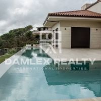 Villa in Spain, Catalunya, Girona, 600 sq.m.