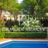 Villa in Spain, Catalunya, Girona, 400 sq.m.