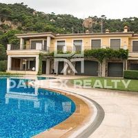 Villa in Spain, Catalunya, Girona, 800 sq.m.
