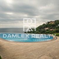 Villa in Spain, Catalunya, Girona, 800 sq.m.