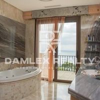 Villa in Spain, Catalunya, Girona, 800 sq.m.