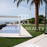 Villa in Spain, Catalunya, Girona, 1100 sq.m.