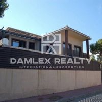 Villa in Spain, Catalunya, Girona, 355 sq.m.