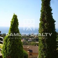 Villa in Spain, Catalunya, Girona, 260 sq.m.