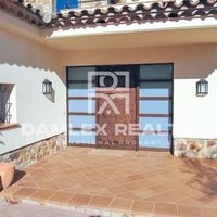 Villa in Spain, Catalunya, Girona, 320 sq.m.