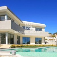 Villa in Spain, Catalunya, Girona, 450 sq.m.