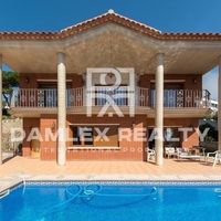 Villa in Spain, Catalunya, Girona, 350 sq.m.