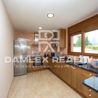 Villa in Spain, Catalunya, Girona, 350 sq.m.
