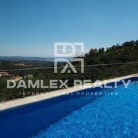 Villa in Spain, Catalunya, Girona, 300 sq.m.