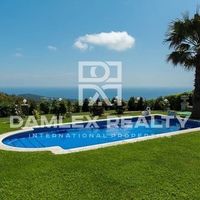Villa in Spain, Catalunya, Girona, 457 sq.m.