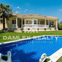 Villa in Spain, Catalunya, Girona, 457 sq.m.